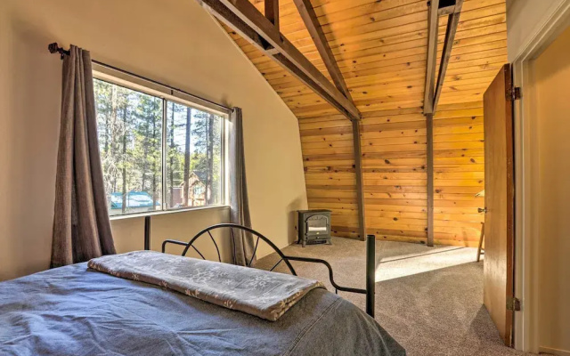 4-season Tahoe Hideaway: 1 Block to Biking!