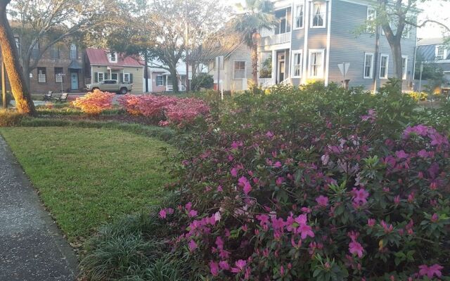 Green Palm Inn