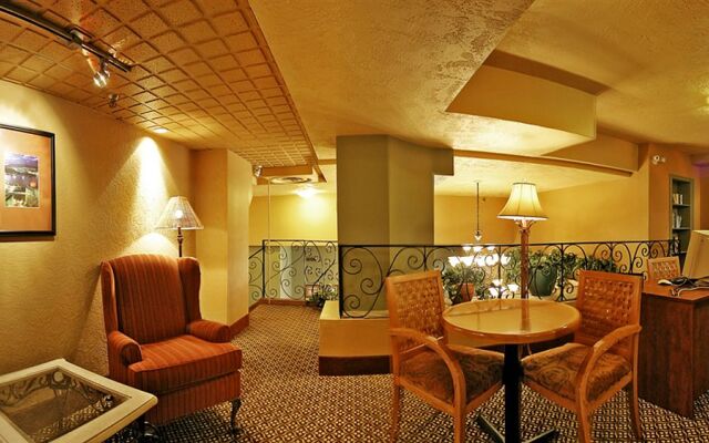 Howard Johnson Hotel by Wyndham Vancouver Downtown