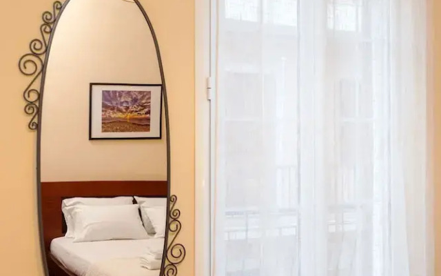 Metropolis Apartment