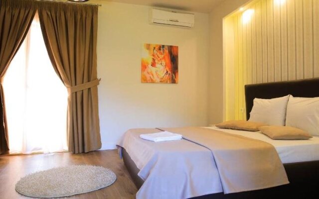 Kristal Hotel