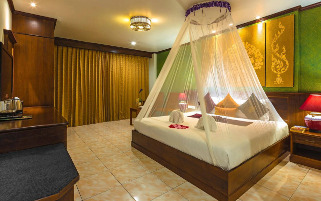 Tanawan Phuket Hotel