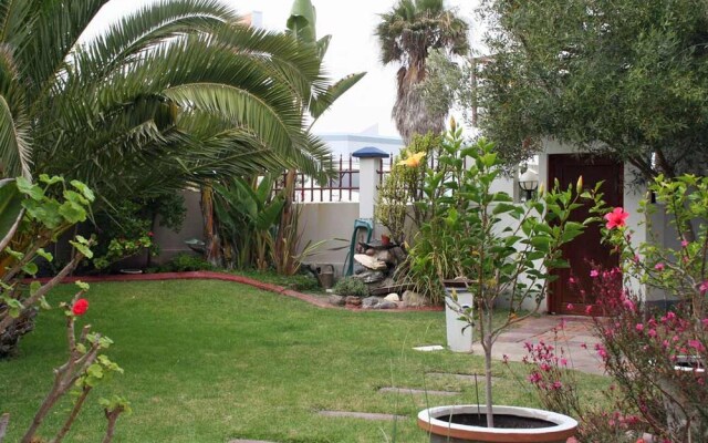 "room in Guest Room - Room for 3 Guests - Amarachi Guesthouse in Swakopmund Namibia - Beach in 500m"