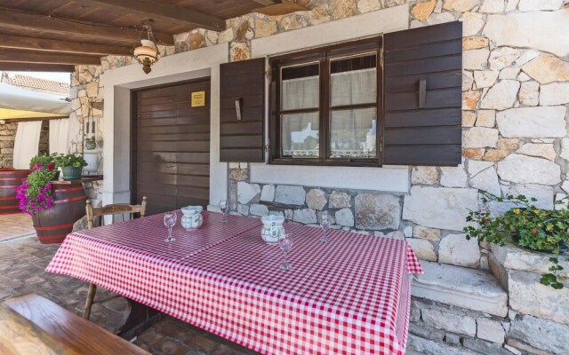 Nice Apartment in Kanfanar With Wifi and 1 Bedrooms