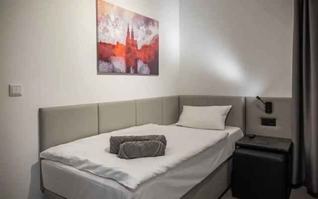 Home & Work Apartments