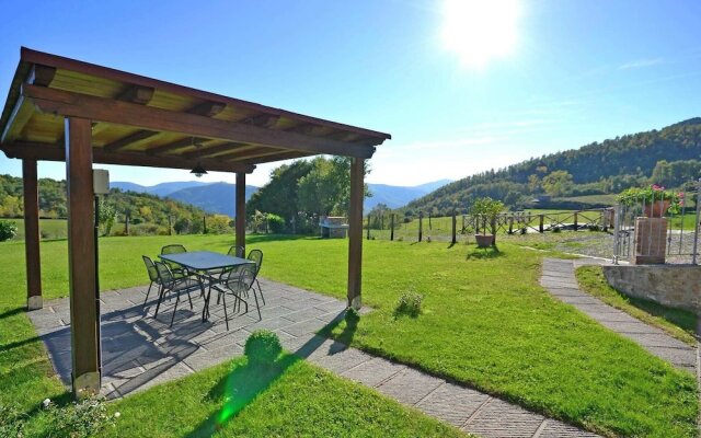 Villa with Private Pool near Cortona in Calm Countryside & Hilly Landscape