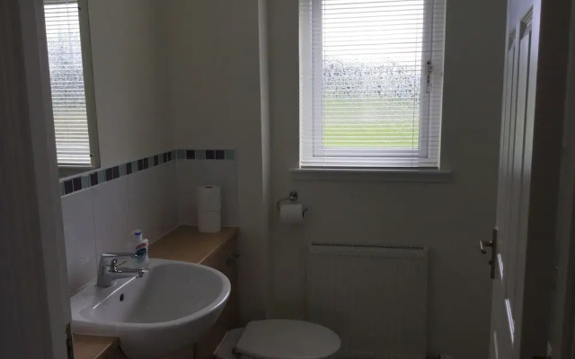 Inverness Apartments - Morning Field