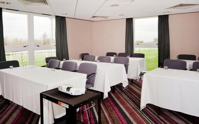 Holiday Inn Express London-Epsom Downs by IHG