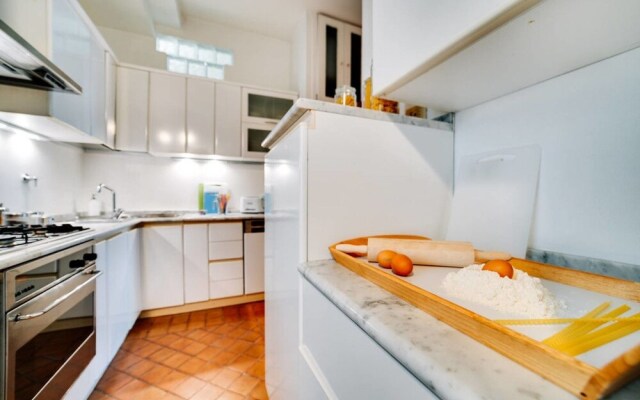 Amazing Flat for 6 People Close to Colosseum