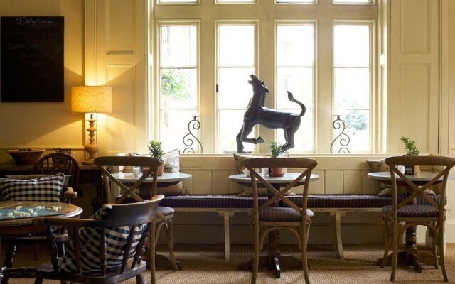 Hare And Hounds Hotel