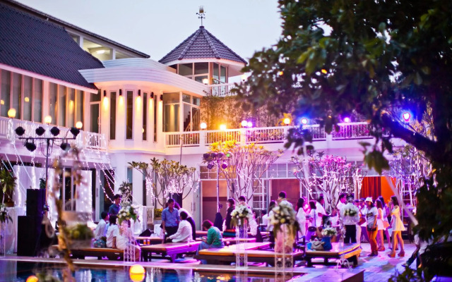 Paradise Hotel