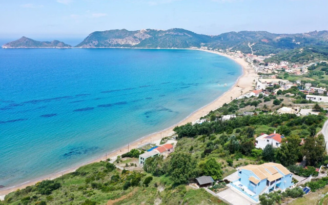 Agios Georgios - 2 Beds - Sleeps 5 - Free Parking