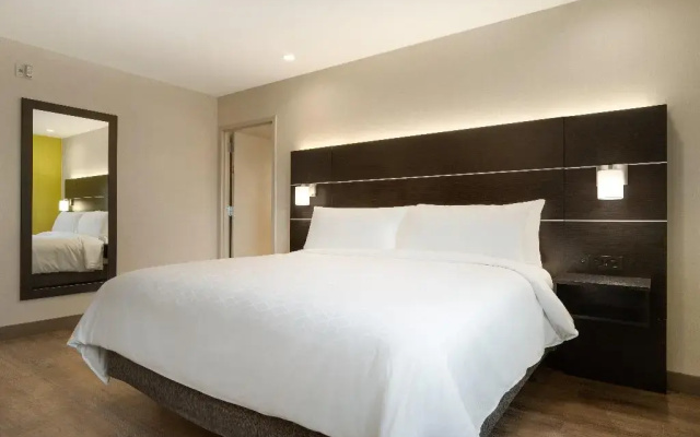 Holiday Inn Express Jamaica - JFK AirTrain - NYC by IHG