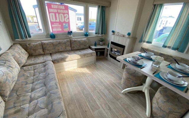A Stunning Spacious Holiday Caravan at Seawick