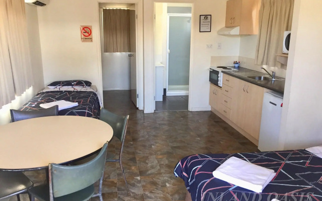 Inland Oasis Motel