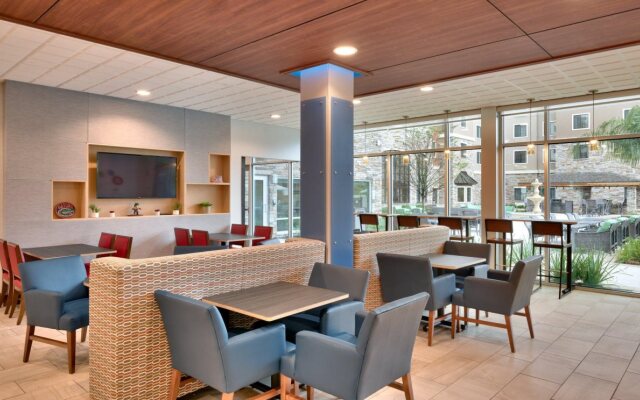 Holiday Inn Express & Suites Gainesville I-75 by IHG