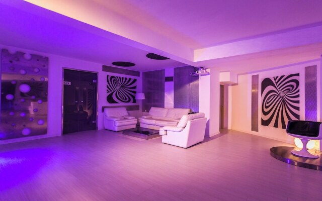 Villa BOND with Private Swimming Pool