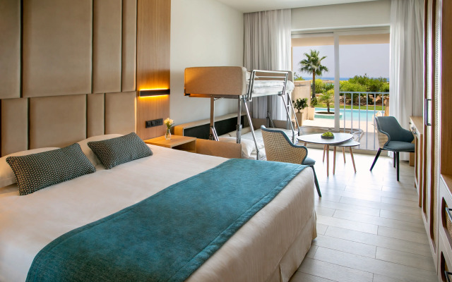 Asterias Beach Hotel