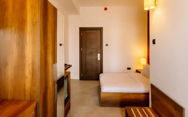 Cezar's Airport Hotel