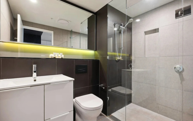 Cosy 2-bed With Pool, Bbq Area and Secure Parking – Bathroom – Brisbane