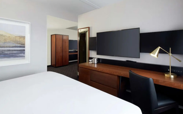 Doubletree By Hilton Montreal Airport