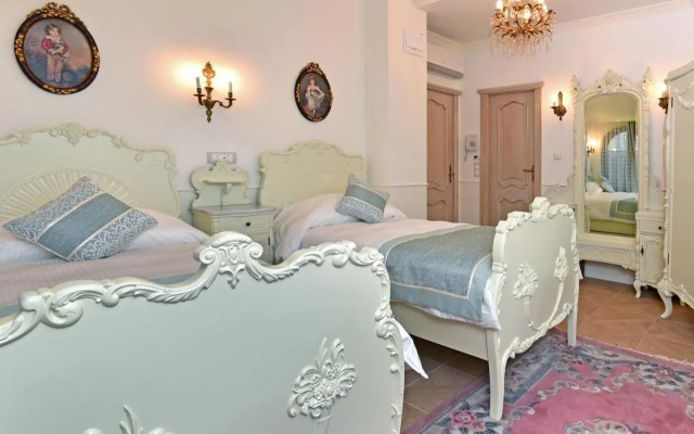 Royal Hotel