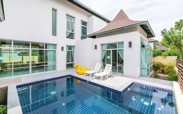 AnB Pool Villa 3BR Glass House in Pattaya