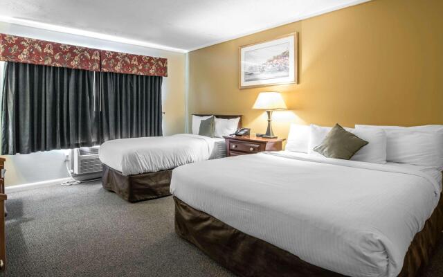 Econo Lodge Inn & Suites