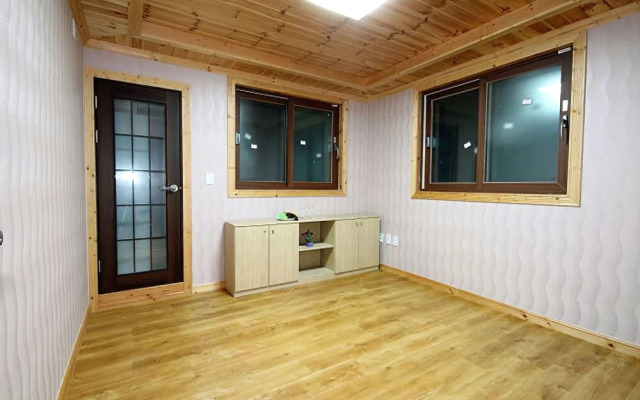 Yangyang Mori-ui-eondeok Pension