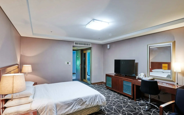 Adonis Hotel