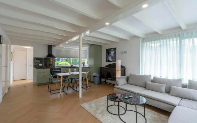 Bungalow Near Sint Maartenszee Beach