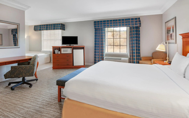 Travelodge by Wyndham Lethbridge