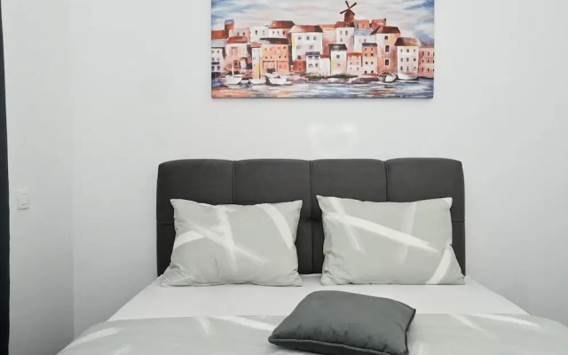 Stylish Kaštela Apartment With Modern Amenities and Free Parking