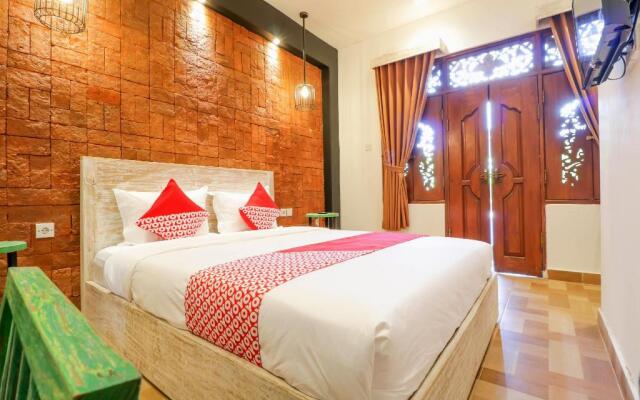 Exis Tropical And Spa
