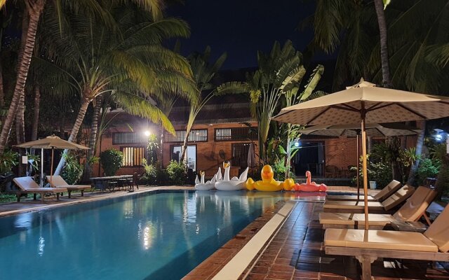 Sam Moon's Hotel Angkor Wooden House