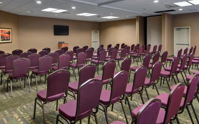 Hampton Inn and Suites Astoria