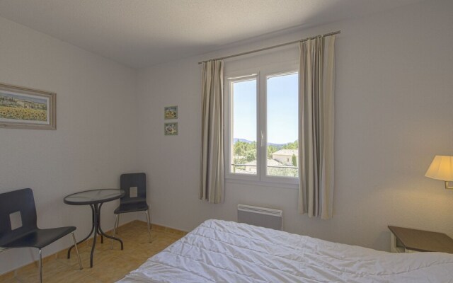 Modern Villa in Saumane-de-Vaucluse with Swimming Pool