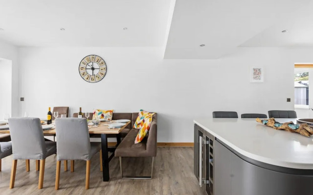 Greenacre - Close to Beaches With Hydropool spa