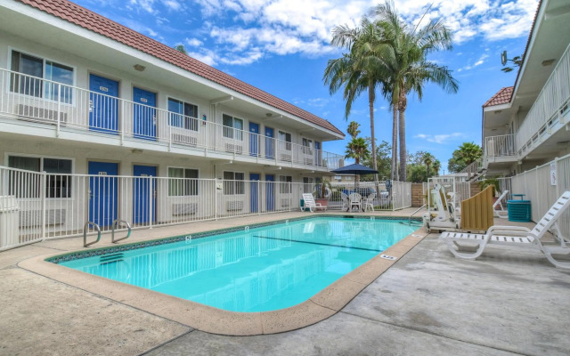 Motel 6 Costa Mesa, CA