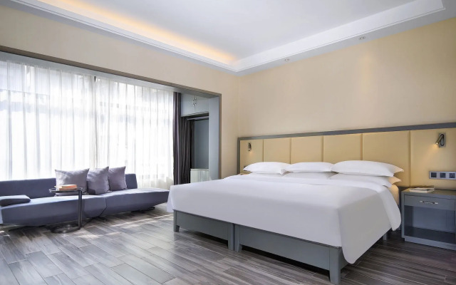 Wing Hotel Guilin - Central Square