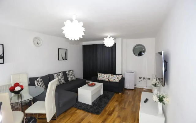 2 bed Riverview Bridge House Apartment