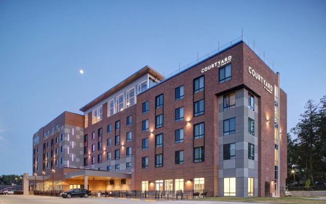 Courtyard by Marriott Iowa City University Heights