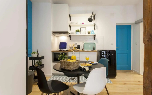 Modern New Studio in City Center- Blue