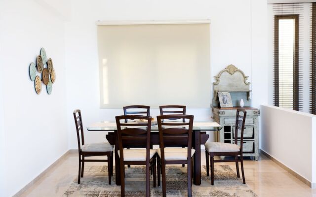 Important Group Villa Ata