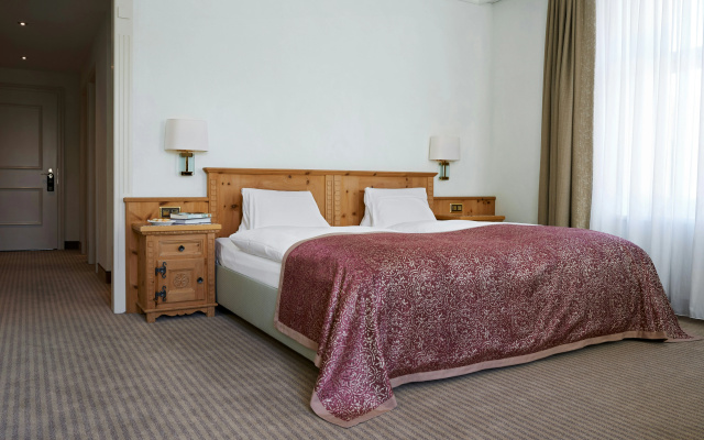 Cresta Palace