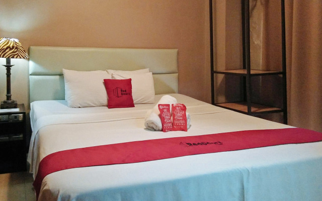 Reddoorz near Landers Superstore Cebu City