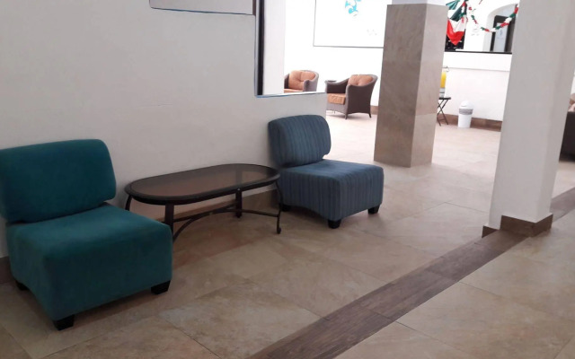 Pelicano Inn Playa del Carmen - Beachfront Hotel