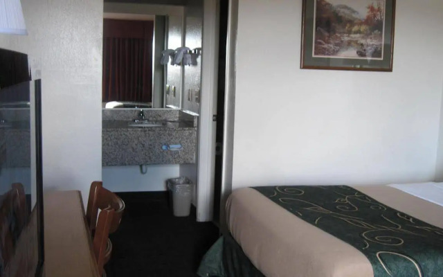 Travelodge by Wyndham Winslow