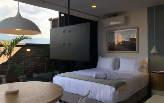 Cozy Studio w/ Balcony in Laureles Medellín