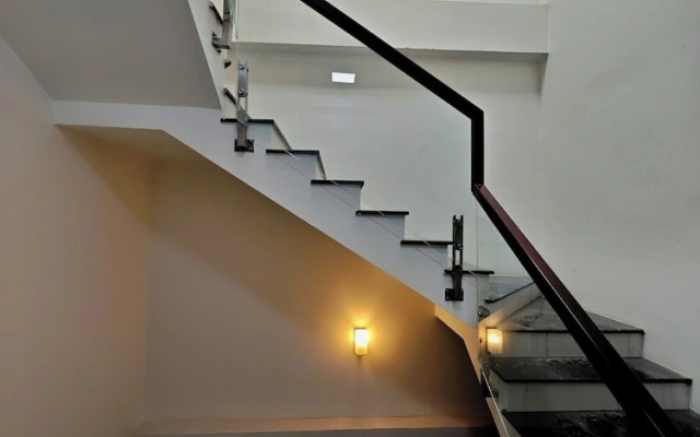 Hearth and Home De Tham